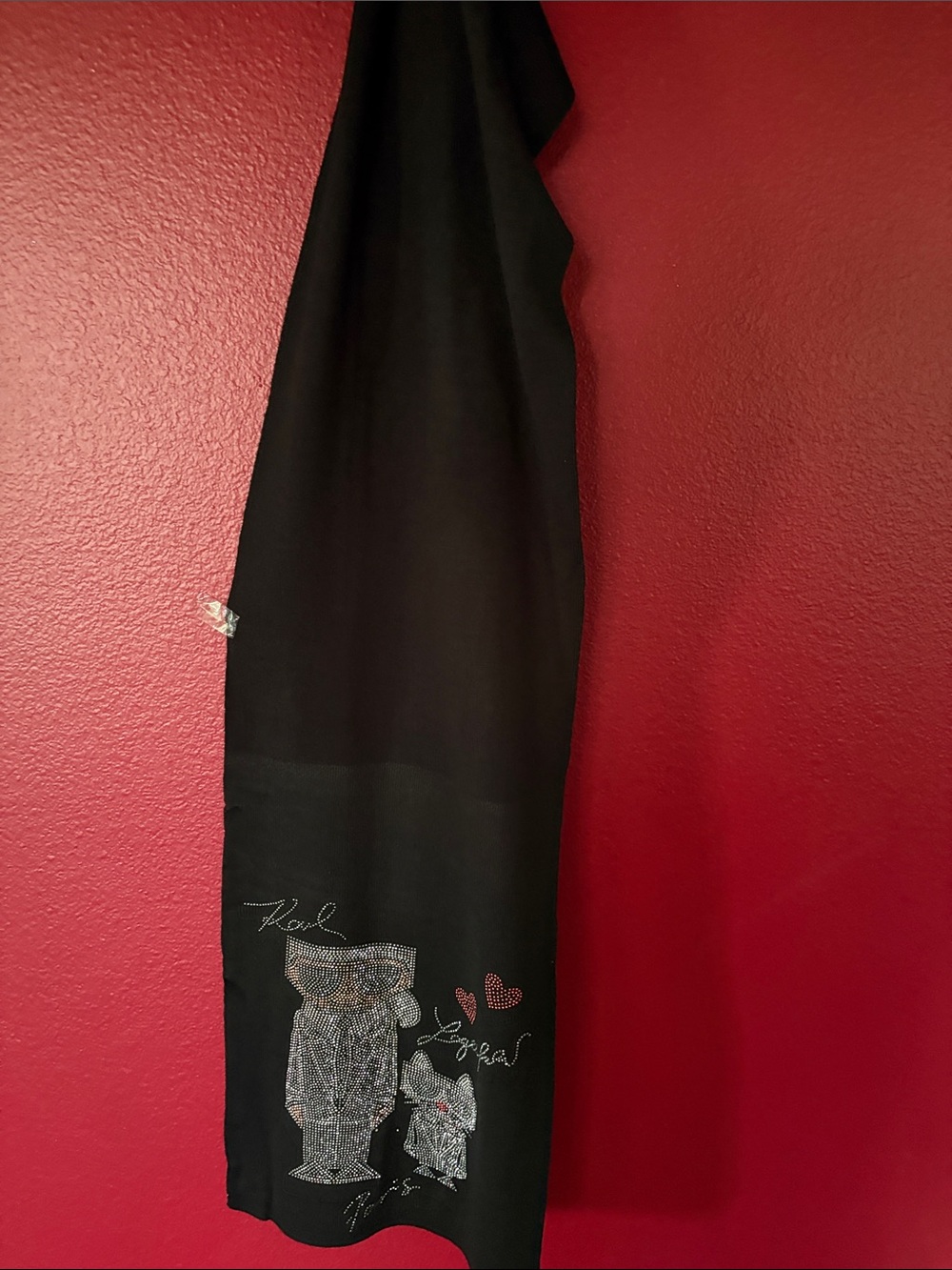 Black men’s or women’s scarf, fun accent